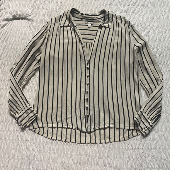 🌟Amuse Society Black & White Striped Button Down Blouse Women’s Medium - Picture 3 of 11